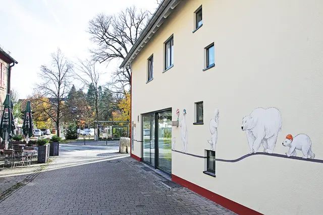 Der Fußweg „Zum Bären” zwischen Festplatz und Schustergasse wurde von den Immobilien-Eigentümern bärig charmant verschönert. | Foto: Uwe Rahner