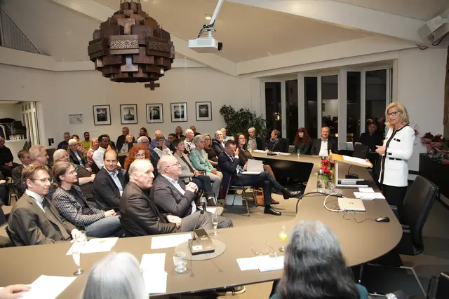 Ilse Dölle (rechts) dankte den Ehrenamtlichen. | Foto: Uwe Rahner