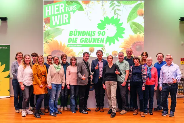 In der Mitte von links: Manfred Bachmayer (Landratskandidat), Andreas Nausner (Bürgermeisterkandidat), Simone Wadlinger (Spitzenkandidat Gemeinderat) und Ralph Wadlinger (Sprecher Bündnis 90/Die Grünen Heroldsberg).