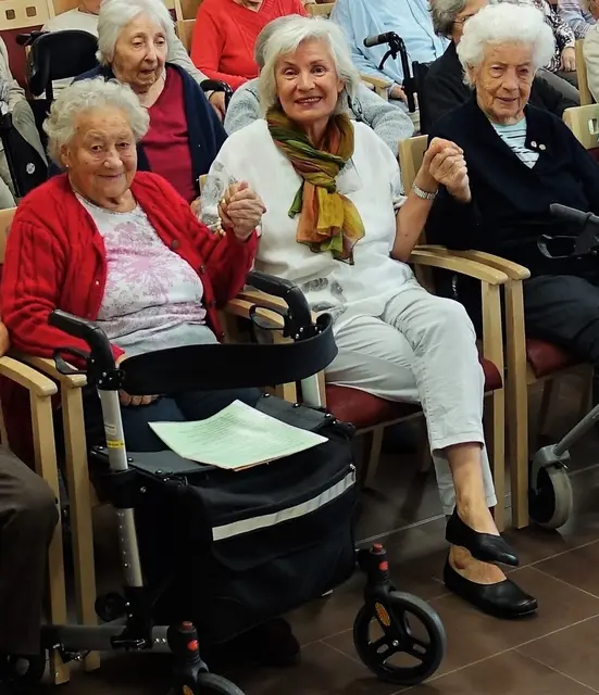 DANKESCHÖN am Ende einer Vorlesestunde für ALLE im Festsaal Seniorenzentrum Martha-Maria  | Foto: Dr. Manfred Schildknecht (+Juli 2025)
