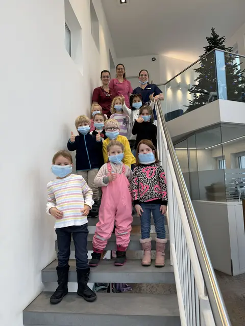 Die Großgeschaidter Kids in der Zahnarztpraxis von Dr. Daut. | Foto: Privat