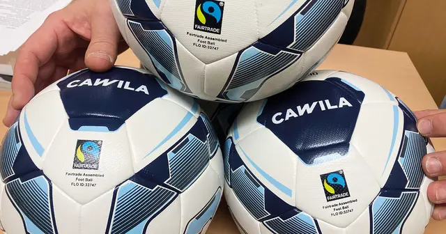 Die fair gehandelten Fußbälle werden künftig in den Pausen für sportliche Aktivitäten genutzt. | Foto: Privat