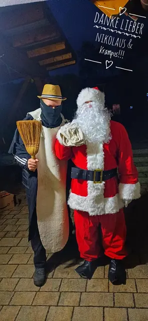 Nikolaus und sein Helfer Knecht Rupprecht schauten auch in Letten vorbei. | Foto: Dorfgemeinschaft Letten