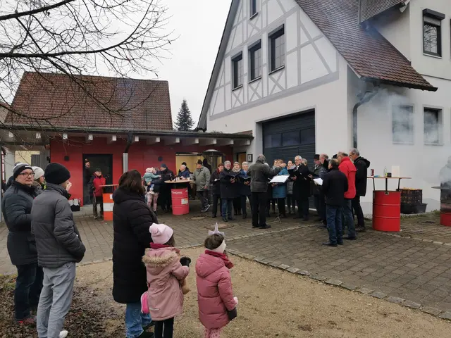 Ein windgeschütztes Plätzchen vor dem Feuerwehrhaus | Foto: Christiane Behringer