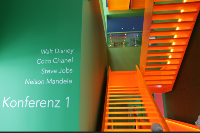 Die Welt der Farben: Innenansicht im STABILO Cube Treppenhaus. | Foto: Uwe Rahner