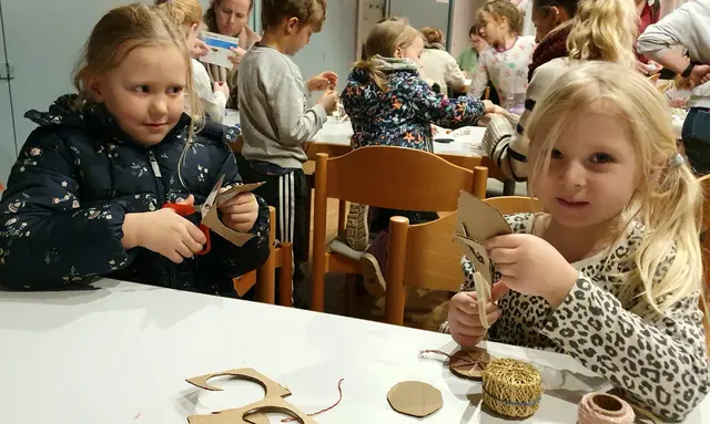 Basteln mit Freunden macht so viel Spass!  | Foto: Annegret Schildknecht 
