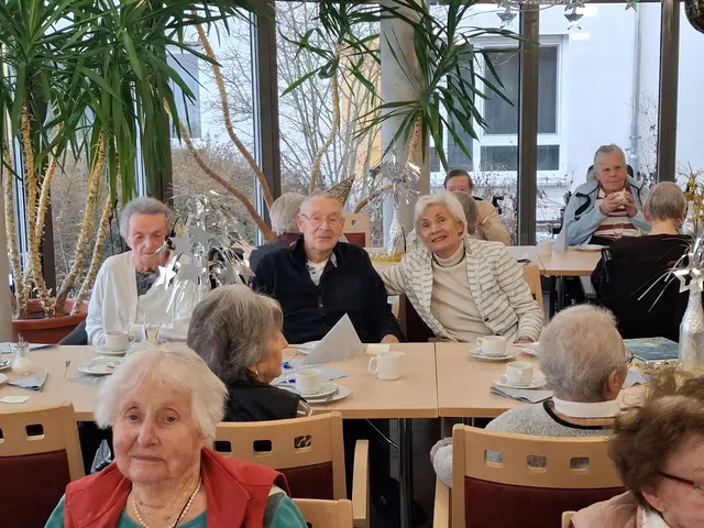 Impressionen Neujahrsempfang: Annegret Schildknecht im Miteinander mit den Bewohnern | Foto: Mitarbeiterin Soziale Betreuung 