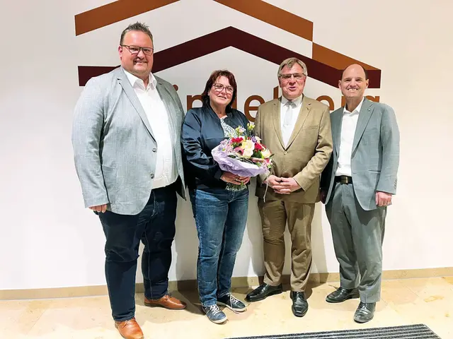 Igensdorfs Bürgermeister Edmund Ulm (2.v.re., nach der Nominierung als neuer Bürgermeisterkandidat mit Gattin Heike Ulm-Grasser, seinem Stellvertreter Stefan Gebhardt (links) sowie dem CSU-Kreisvorsitzenden MdL Michael Hofmann.
 | Foto: Privat