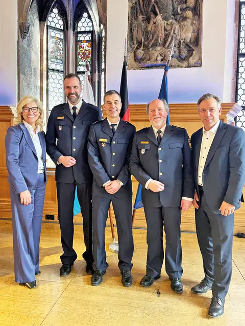Landrat Alexander Tritthart (rechts) und Eckentals Bürgermeisterin Ilse Dölle (links) bei der offiziellen Verabschiedung des Mittelfränkischen Polizeipräsidenten Adolf Blöchl mit seinem Nachfolger Gernot Rochholz und dessen Stellvertreter Ulrich Rothdauscher (von rechts). | Foto: Privat