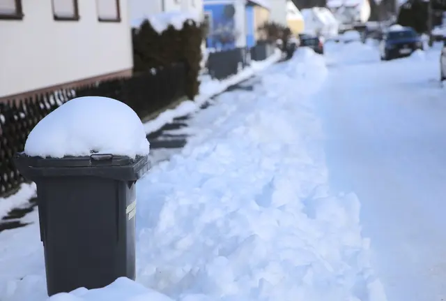 Seit Tagen blieben in Eckental Mülltonnen ungeleert. An eine geregelte Müllabfuhr ist derzeit nicht zu denken. | Foto: Andreas Unbehaun