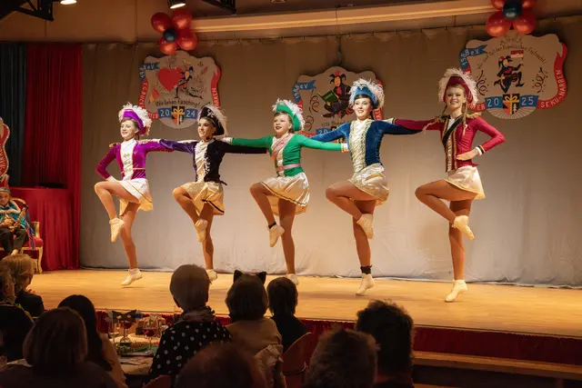 Die Tanzmariechen bei ihrem Medley.