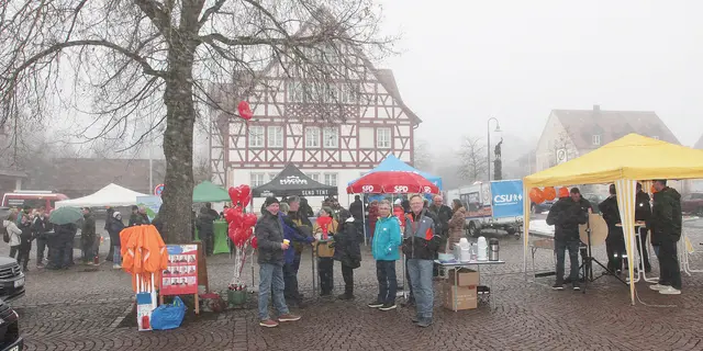 Viele der Anwesenden waren Ehrenamtliche, die sich als Kandidaten – und im Falle ihrer Wahl als Mitglieder im Marktgemeinderat im Rathaus – für ihre Heimatgemeinde engagieren. | Foto: Uwe Rahner