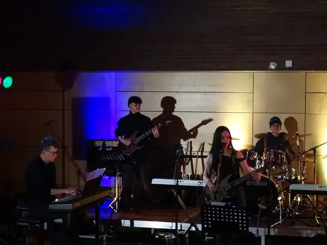 Dr. Ralf Wittenstein, Jona Mahlein, Anna Potapov, Leo Zierof (vli.)