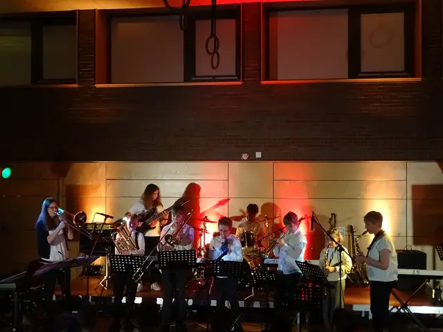 Korbinian Mayer, Jakob Krentler (hinten); Anna Mörtel, Jonas Nehr, Valentin Ludwig, Julius Loos, Leonhard Blohmann, Ina Einhaus, Ruth Diener (vorne) (v.li.)