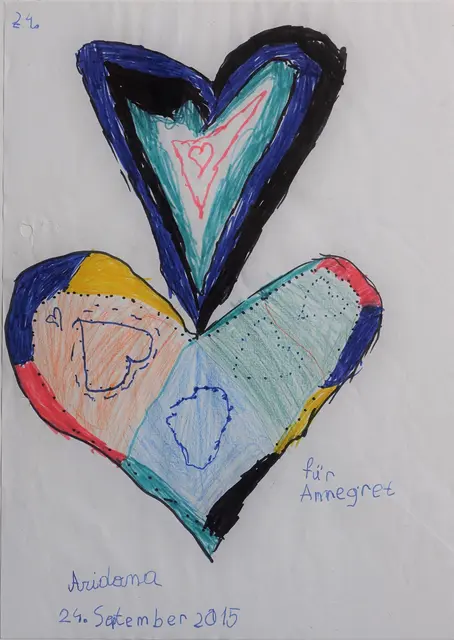 Malen mit Flüchtlingskindern im Rahmen des Deutschunterrichts, 2015  | Foto: Dr. Manfred Schildknecht 