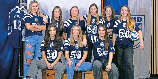 Fußballdamen vom TSV Brand im neuen Jubiläumstrikot. | Foto: Privat