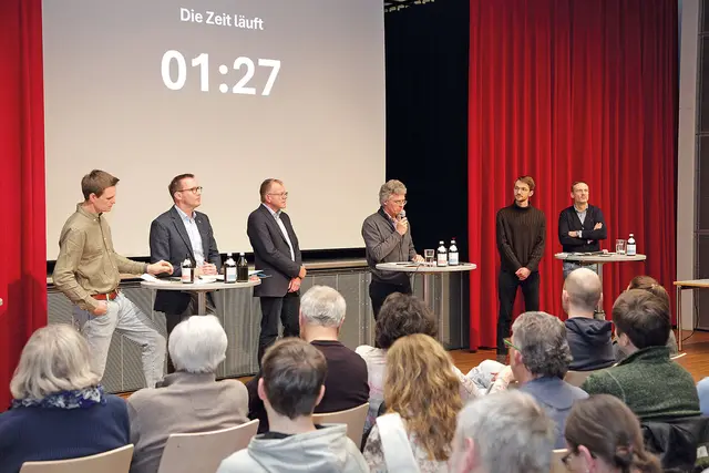 Daniel Engelhard, Jan König, Udo Stammberger, Andreas Nausner, Jan Urbanczyk und Peter Lindt standen Rede und Antwort. | Foto: Uwe Rahner
