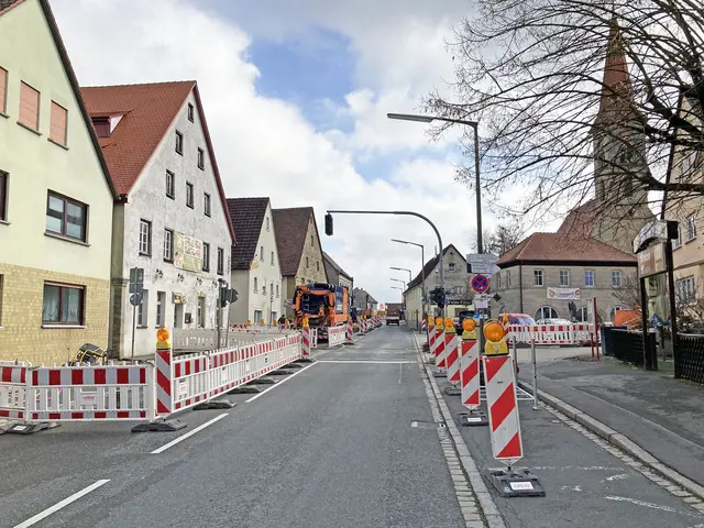Von dieser Seite aus ist die Durchfahrt trotz umfangreicher Bautätigkeit möglich, alle Geschäfte in der Eschenauer Hauptstraße bleiben erreichbar. | Foto: Uwe Rahner