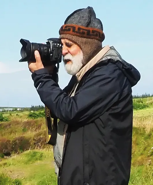 Werner Baur auf der Suche nach dem geeigneten Motiv. | Foto: Privat