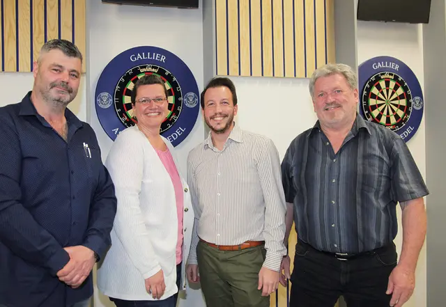 Der bisherige Vorsitzende Andreas Daut mit der wiedergewählten 2. Kassiererin Marina Duswald, dem neu gewählten Vorsitzenden Oliver Jaksch und dem im Amt bestätigten 2. Vorsitzenden Georg Fischer (von links). | Foto: Uwe Rahner