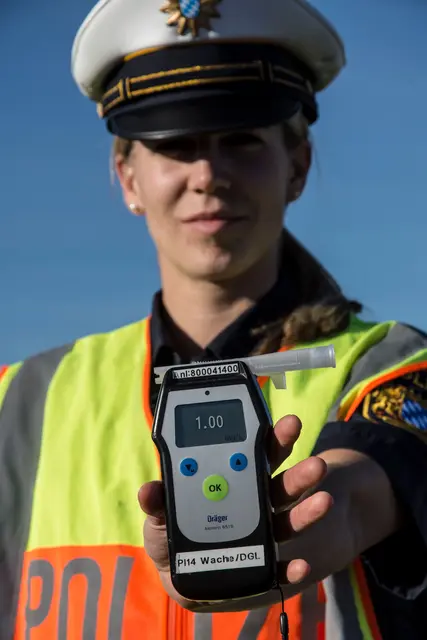 In Forth wurde ein Autofahrer bei einer Verkehrskontrolle mit 1.00 Promille am Steuer erwischt. (Symbolbild) | Foto: Bayerische Polizei