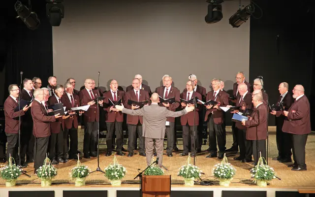 Die Chorgemeinschaft aus zwei Vereinen und vier Ortsteilen wurde für den zukunftsweisende Zusammenschluss gelobt. | Foto: Uwe Rahner