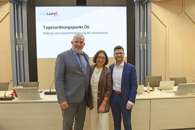Bürgermeister Thomas Lang mit seinen beiden neuen Stellvertretern Erika Vogel und Daniel Illauer (v.li.). | Foto: Andreas Kirchmayer