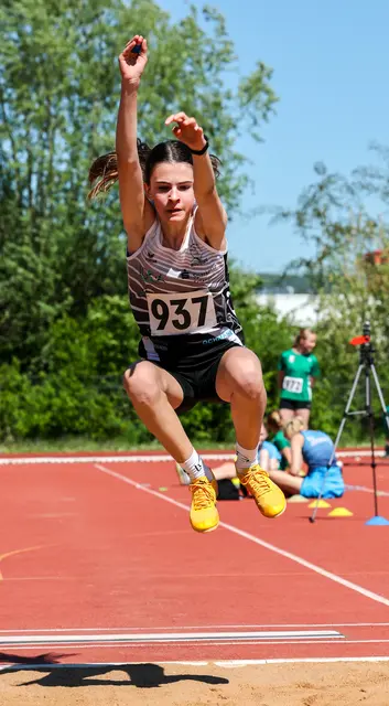 Isabella Rauh beim Weitsprung. | Foto: Daniel Decombe