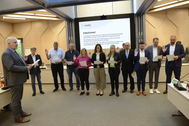 Die neuen Laufer Stadtratsmitglieder bei ihrer Vereidigung. | Foto: Andreas Kirchmayer