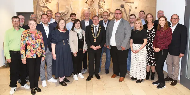 Der Marktgemeinderat für die kommenden sechs Jahre: Sven Reichel, Jürgen Gajowski, Irmgard Ginzel, Rainer Straßgürtl, Maximilian Pickelmann, Hans Jürgen Röhrer, Stefan Hackl, Barbara Poneleit, Lorenz Krügel, 3. Bgm. Johanna Britting, Armin Häfner, Bürgermeister Edmund Ulm, Thomas Meifert, 2. Bgm. Stefan Gebhardt, Julian Engelhard, Denise Fischer, Thomas Hackl, Anja Korte, Klaus Bock, Jasmin Gebhardt, Markus Zeiß (von links nach rechts). | Foto: Sabine Büssert