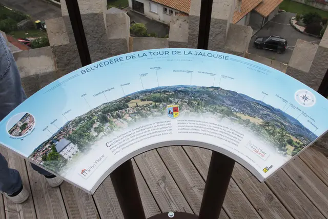 Blick vom Tour de la Jalouisie vom Mont Blanc über Lyon bis nach St. Chamond. | Foto: Uwe Rahner