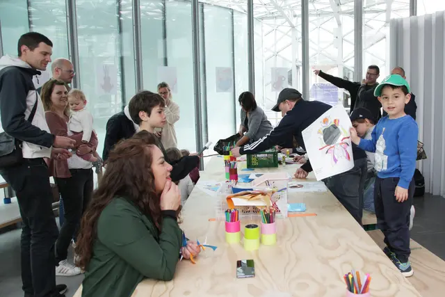 Von Designstudenten betreut, konnten die Kinder und Jugendlichen kreativ werden. | Foto: Uwe Rahner