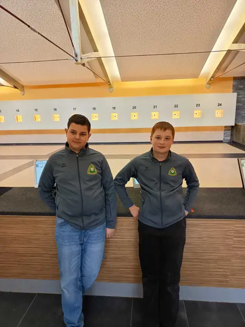 Unsere beiden Luftpistolenschützen Max Höpfel und Tom Kastl bei der Bezirksmeisterschaft in Pyrbaum 
