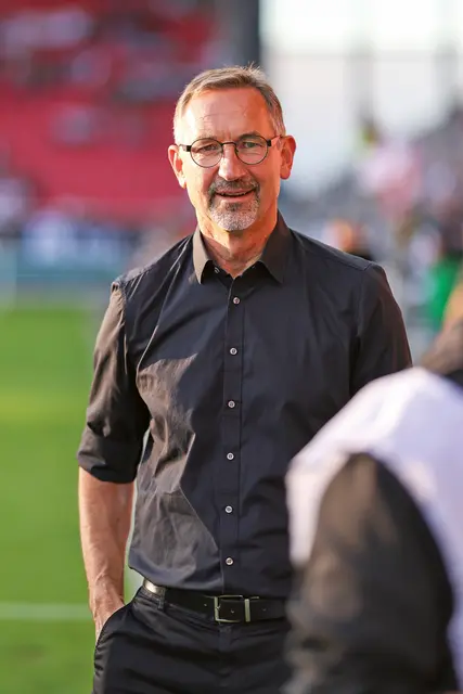 Achim Beierlorzer hat als Trainer die UEFA-Pro-Lizenz. Als Spielertrainer beim SV Kleinsendelbach stand er regional für Erfolg, war Nachwuchstrainer in Bundesligavereinen sowie unter anderem bei RB Leipzig, Jahn Regensburg, 1. FC Köln und 1. FSV  Mainz 05 als Trainer tätig. Als Manager war er Geschäftsführer Sport in Regensburg und ist heute „Stellvertreter 2. Bundesliga” im Bundesvorstand des Bundes Deutscher Fußball-Lehrer. | Foto: Benedikt Kögelmeier