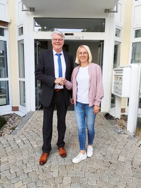 Kalchreuths Bürgermeister Otto Klaußner beglückwünschte Stefanie Igel zur Wiederwahl als seine Stellvertreterin. | Foto: Privat