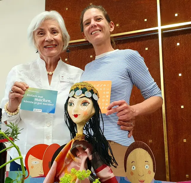 Motto für Alt und Jung: ALLE miteinander! Einfach mal MACHEN, könnte ja gut werden! und "Gehe deinen Weg!"  | Foto: Celine T., Soziale Betreuung Martha-Maria