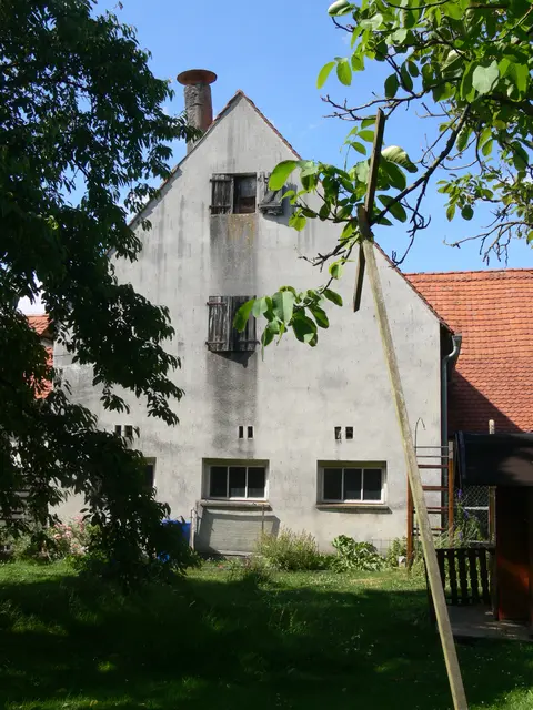 Scheune in Röckenhof. Ganz oben wohnen die Turmfalken. | Foto: Karl Wick