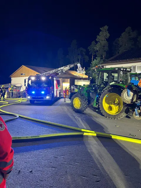 Der Einsatz auf dem Sattelbachhof lief gut koordiniert und professionell ab. | Foto: Feuerwehr Eschenau