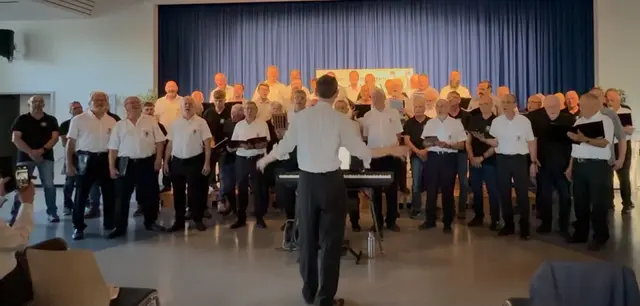 Gemeinsamer Höhepunkt zum Abschluss: Der MGV Eckenhaid 1905, der MGV 1875 Bullach und der Männerchor Judenbach singen zusammen La Montanara.