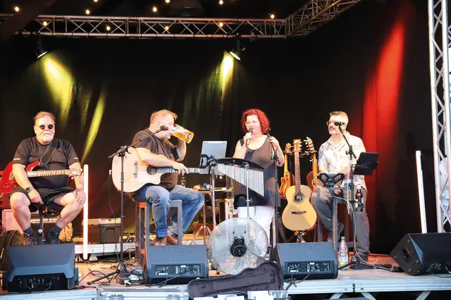 Brillante und prominente Entertainer: „Wulli &amp; Sonja“ mit Friends unterhalten ihr Publikum musikalisch virtuos und vielseitig, mindestens dreisprachig (Englisch, Deutsch und Fränkisch) und verdammt witzig. | Foto: Kilian Unbehaun