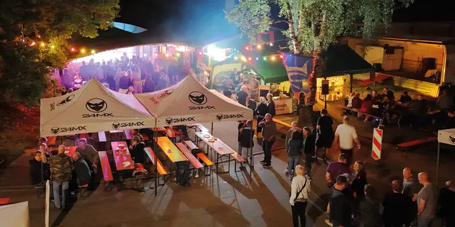 Das JUZ-Sommerfest war schon generationenübergreifend, als niemand diesen Begriff kannte. Am Samstag wird hier mit ausgesuchter Musik herausragend gefeiert. | Foto:  Kilian Unbehaun