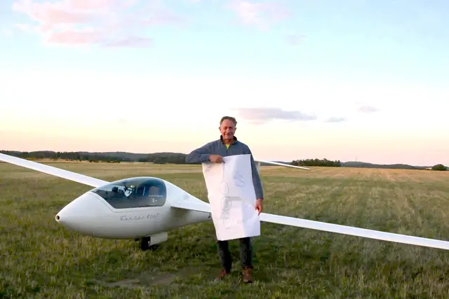 Peter Wimmer ist stolz auf seinen Flug über 1000 Kilometer mit dem Segelflugzeug! | Foto: Maximilian Wimmer