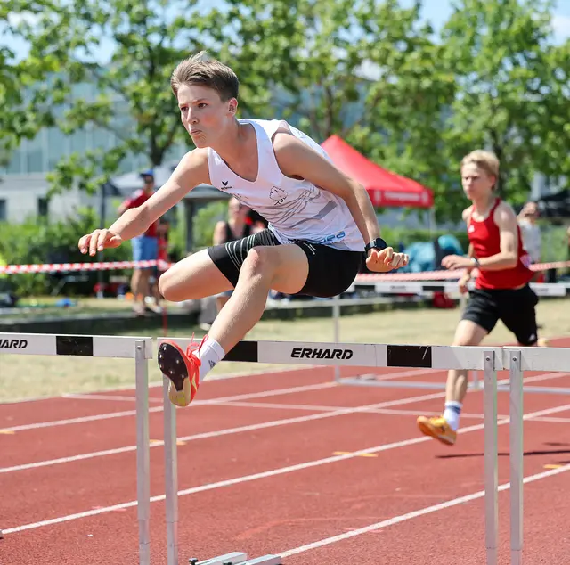 Sebastian Solf über die 80 m Hürden | Foto: Daniel Decombe
