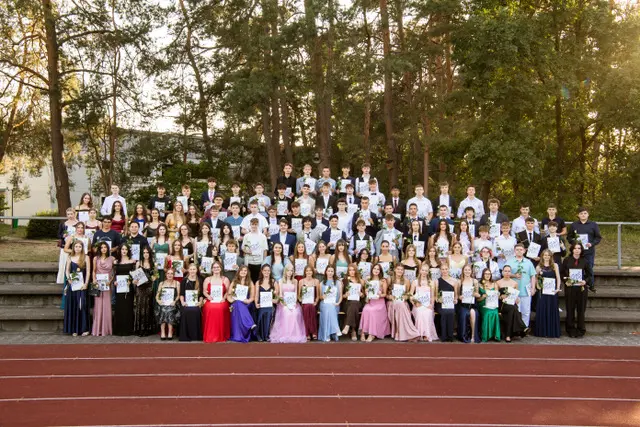 Gruppenfoto aller Absolventinnen und Absolventen | Foto: Uschi Heid