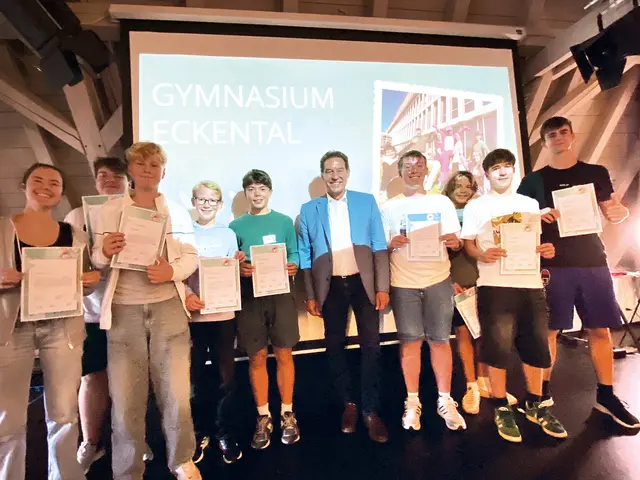 Die Eckentaler Medienscouts mit Fürths Bürgermeister Markus Braun. | Foto: Privat