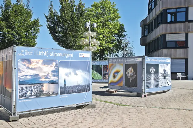 Fotogalerie auf dem Eckentaler Rathausplatz. | Foto: Gabriele Sperber