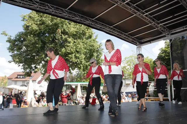 Line Dance gab es in zweierlei Ausführung – vom FC Stöckach und hier von der SG Rüsselbach. | Foto: Uwe Rahner