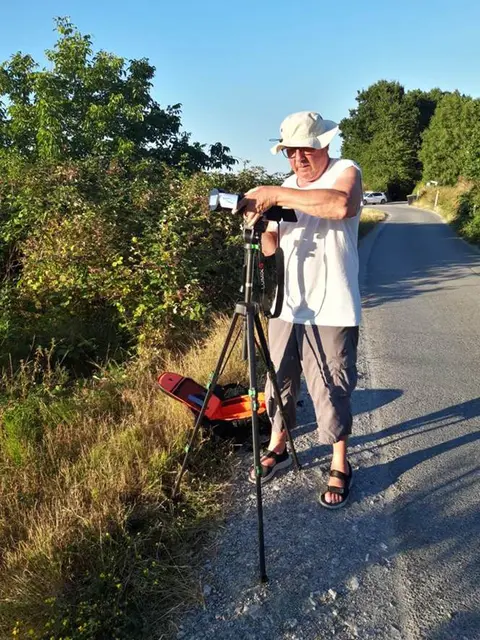 Bereits am Tag zuvor suchte Walther Hufnagel mittels Kompass-Peilung den optimalen Standort für das Untergangsfoto……
 | Foto: Walter Hufnagel
