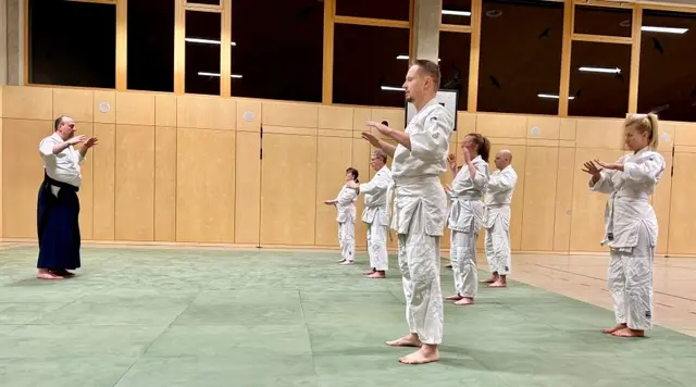 Atem und Kozentrationsübungen fehlen bei keinem Training.