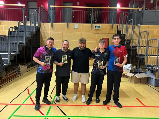 Nico und Alexander mit Turnierleiter Michael Stavroglu, Dominik Rauch und Marvin Kraft (v.re.)